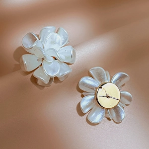 Sweet pearl white acrylic flower stud earrings with gold metal base for women