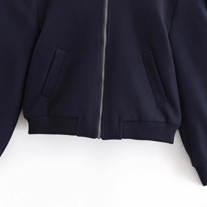 Giacca classica in misto lana blu navy con zip, orlo a coste e dettagli in metallo di qualità