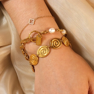 French Court Style Stainless Steel Bracelet For Women Luxury Gold Plated Spiral Pattern Toggle Clasp Link Chain Jewelry