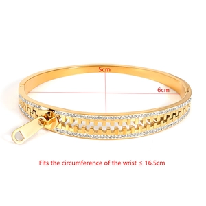 Detail view of gold zipper bangle with zircon inlays and 16.5cm inner circumference