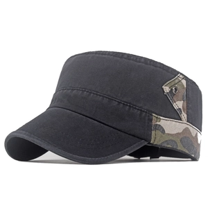 Vintage katoenen militaire pet voor heren met zwart en camouflage patchwork ontwerp