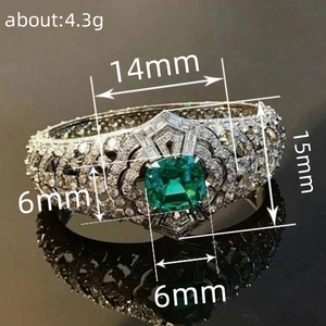 Bague émeraude de luxe à quatre griffes avec pavage de zircon brillant sur large anneau