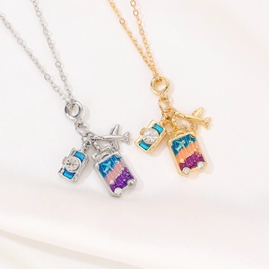 Reis ketting met camera, koffer en vliegtuig hangers in goud en zilveren afwerking