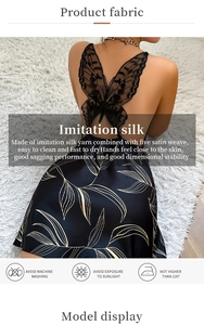 Détail du dos montrant le design en dentelle papillon sur la nuisette en soie