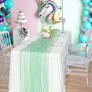Runner da tavola con paillettes verde menta per una festa di matrimonio elegante a sirena
