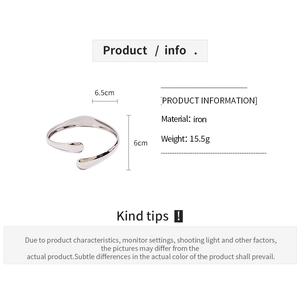 Detail of silver minimalist oval cuff with 6.5cm diameter and 15.5g weight info