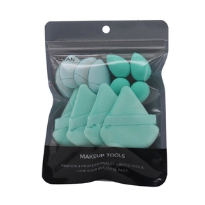 Set da 12 spugnette trucco verde menta con piumini e blender in una bustina con cerniera
