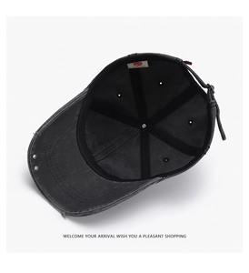 Détail de la structure intérieure de la casquette en coton délavé avec boucle métallique