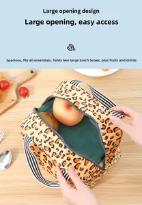 Détail du sac à lunch léopard avec grande ouverture pour boîtes et fruits frais