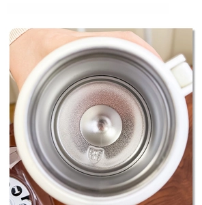 Detail of 316 stainless steel inner liner with SUS 316 stamp and brushed metal finish