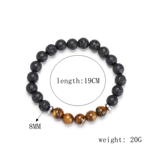 Dettaglio del bracciale con pietre occhio di tigre e lava da 8mm lungo 19cm e peso 20g