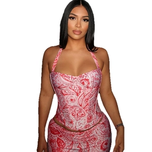 Ensemble deux pièces pour femme avec imprimé paisley, haut licou et jupe moulante rouge et blanc