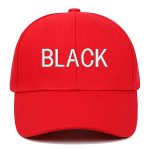 Klassische rote Baumwoll-Baseballkappe mit weißem BLACK-Stickerei auf der Vorderseite