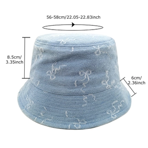 Chapeau bob en denim bleu clair avec motifs nœuds blancs et mesures de taille 56-58cm