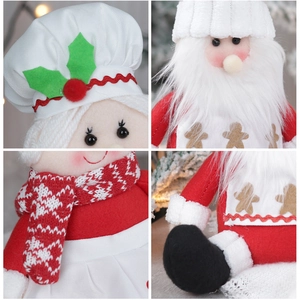 Couple de gnomes de Noël avec toques de cuisinier et motifs de pain d'épices festifs