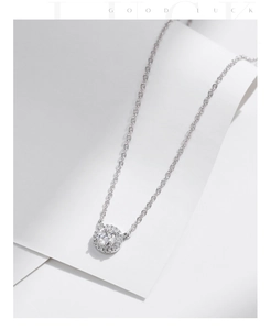 Détail du collier moissanite de 1 carat avec pendentif halo en argent s925 pur