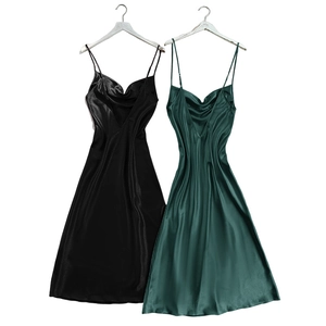 Elegante camicia da notte midi in raso nero e verde scuro effetto seta