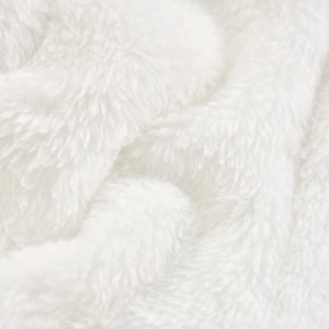 Vue détaillée de la texture douce en fausse fourrure blanche pour vêtements chics