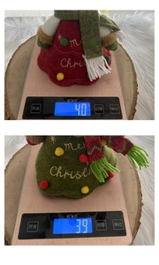 Detailed view of handmade Christmas plush dolls with weights 39g and 40g displayed on scale