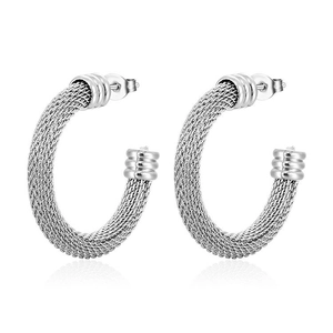 Boucles d'oreilles créoles en acier inoxydable tressé argenté au fini poli