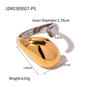 Detailed size specifications for two-tone gold and silver minimalist wavy metal ring