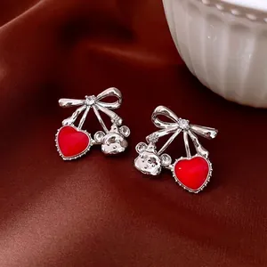 Boucles d'oreilles asymétriques nœud cœur et ours avec plaquage argent et zircones
