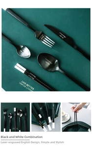 Detail von Edelstahlbesteck-Set mit schwarz-weißem Griff und 'For you' Gravur auf Metall