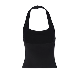 Détail d'un crop top noir à dos nu avec coupe ajustée et design de licou élégant