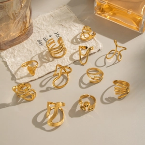 Bagues ajustables minimalistes en acier inoxydable plaqué or 18K aux designs variés