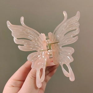 Pince à cheveux papillon rose translucide en résine avec ressort en métal doré