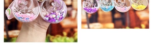Detail of round floating glitter keychain featuring stars and a cute cartoon rabbit