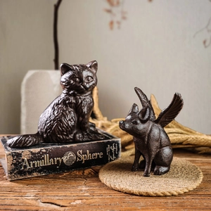 Retro Cast Iron Animal Figurines Industrial Desktop Ornaments Home Decor Flying Pig Cat Frog Spider Wall Hanging Statues