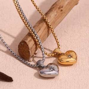 Vintage Stainless Steel Heart Pendant Necklace For Women Gold Silver Plated Zirconia Starburst Engraved Box Chain Jewelry Gift