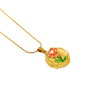 Französische Vintage-Halskette mit Tulpen-Emaille-Anhänger und goldener Titanstahlkette