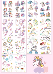 Dettaglio di dieci tatuaggi temporanei colorati con unicorni e arcobaleni per bambini