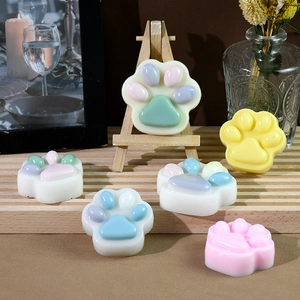 Détail de moules en silicone 3D en forme de patte de chat pour porte-clés DIY créatifs