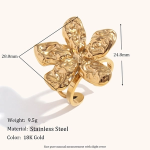 Detail view of 18K gold plated stainless steel floral ring with product dimensions and weight