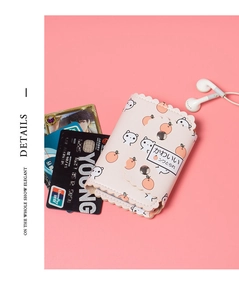 Porte-cartes rose avec motifs de chat et pêche et bordures festonnées élégantes