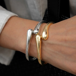 Minimalist fluid waterdrop open cuff bracelet set in polished gold and silver finish