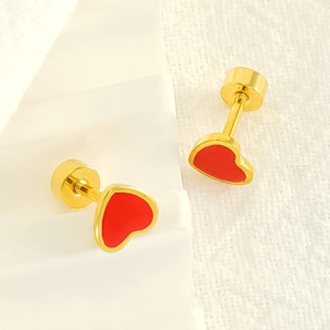 Boucles d'oreilles cœur dorées avec émail rouge et fermoirs à vis de haute sécurité