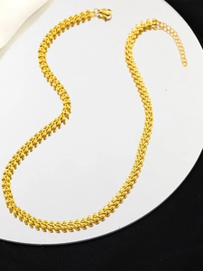 Detail of 18K gold wheat chain necklace featuring lobster clasp and extension link