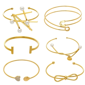 Set of 6 gold plated stainless steel bangles with pearls, zircons and shells for women