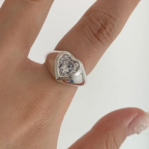 Close-up of S925 sterling silver ring featuring a large heart-shaped clear zircon stone