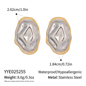 Détail de boucles d'oreilles géométriques en acier inoxydable avec dimensions