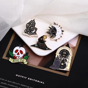Halloween Gothic Enamel Brooch Alloy Pin Witchcraft Skull Moon Magic Book Wizard Hat Jewelry Accessories For Clothes Bag