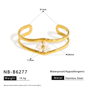 Specifiche dettagliate del bracciale in oro 18K e acciaio con motivo a fiore di perla