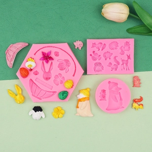 Detail der Silikonformen mit Osterhasen- und Fuchsmustern für das Backen von Fondant