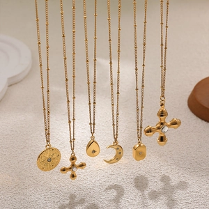 Colliers minimalistes en acier inoxydable plaqué or 18 carats avec pendentifs en zircon variés