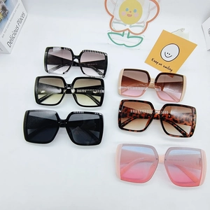 Oversized Square Frame Sunglasses For Women Fashion UV400 Protection PC Frame Resin Lens Trendy Street Style Eyewear