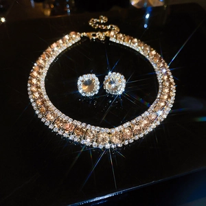 Parure collier et boucles d'oreilles carrées en cristal doré champagne élégant